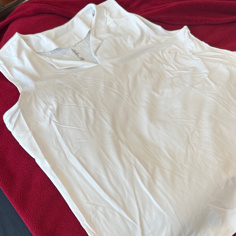 Lulu-B Crisp White V-Neck Top